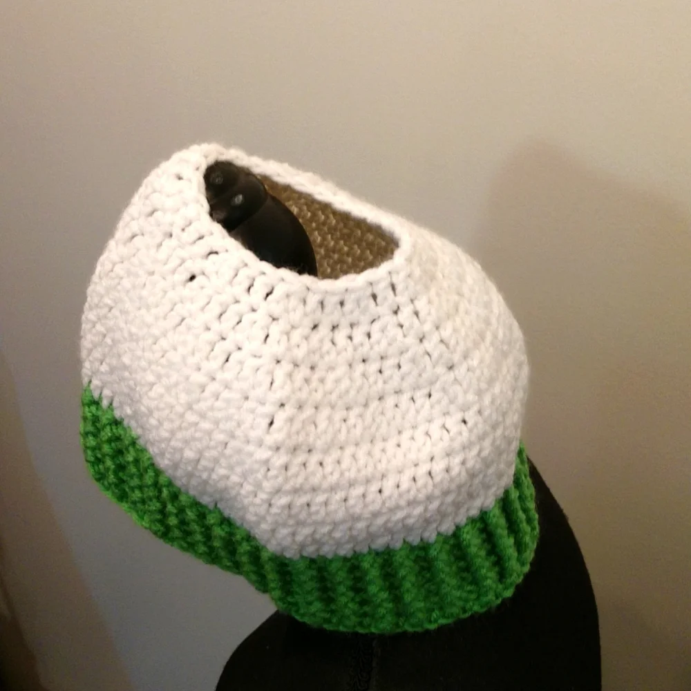 Homemade Women’s Crochet Ponytail Hat Green‎ & White